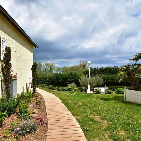 Superb Holiday Home Near The Beach Quineville Экстерьер фото