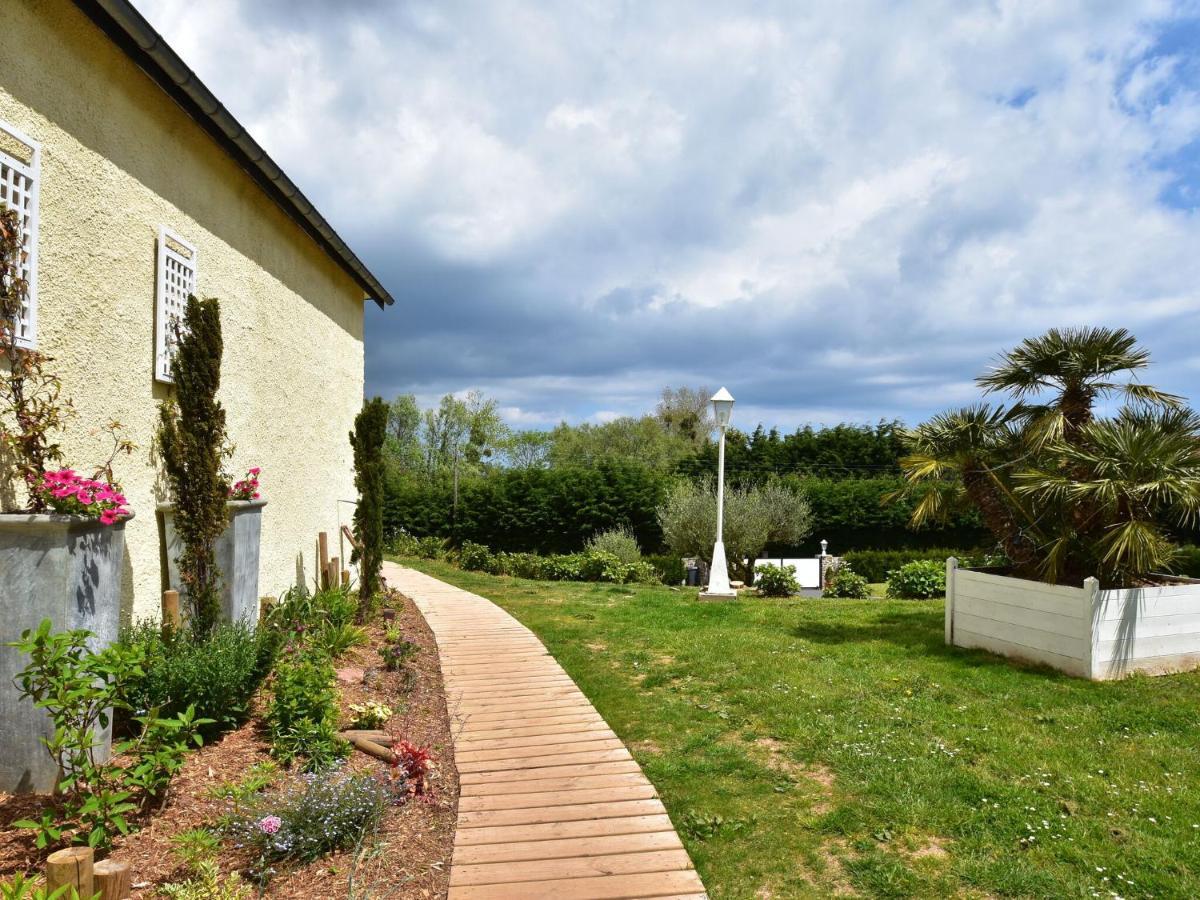 Superb Holiday Home Near The Beach Quineville Экстерьер фото
